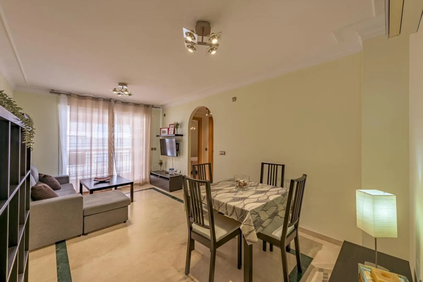 شقة Apartamento Centrico Sibarys- 2 Dormitorios نيرخا